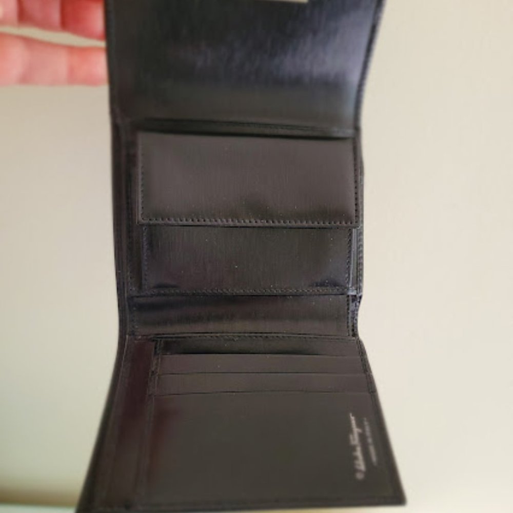 Ferragamo Wallet - Picture 12 of 15